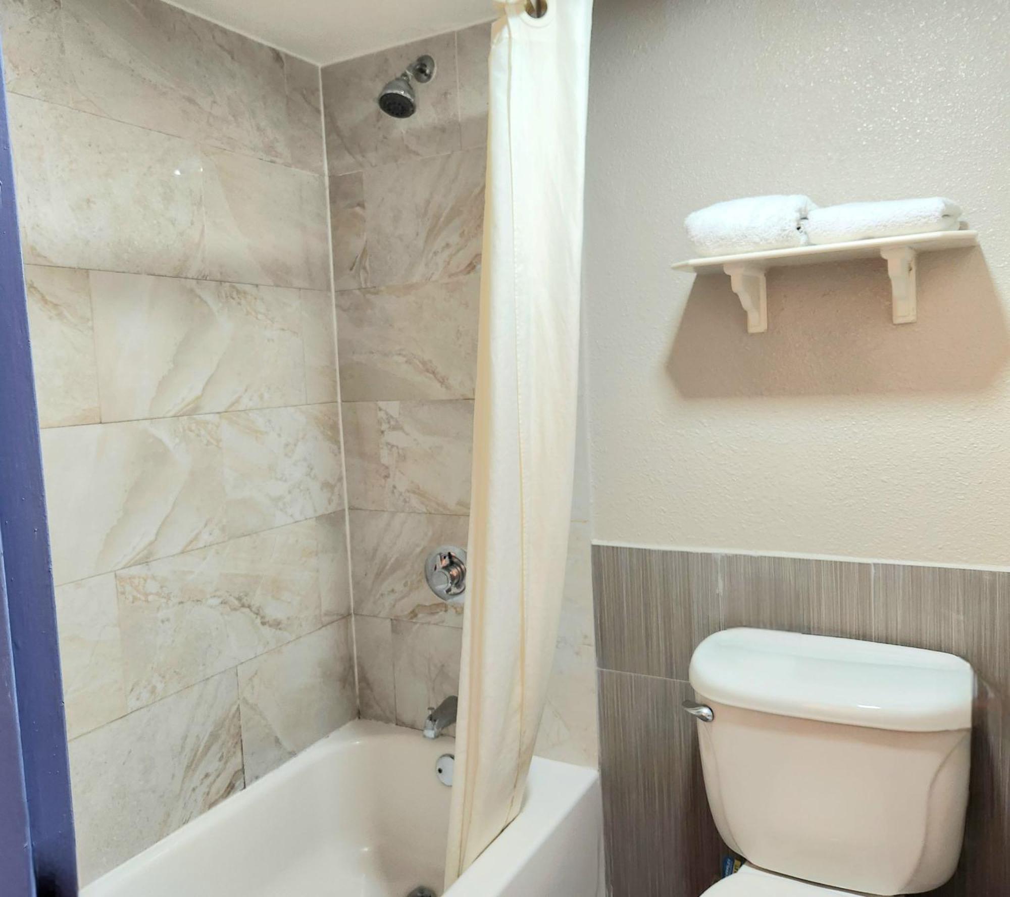 Days Inn By Wyndham Houston Exteriér fotografie